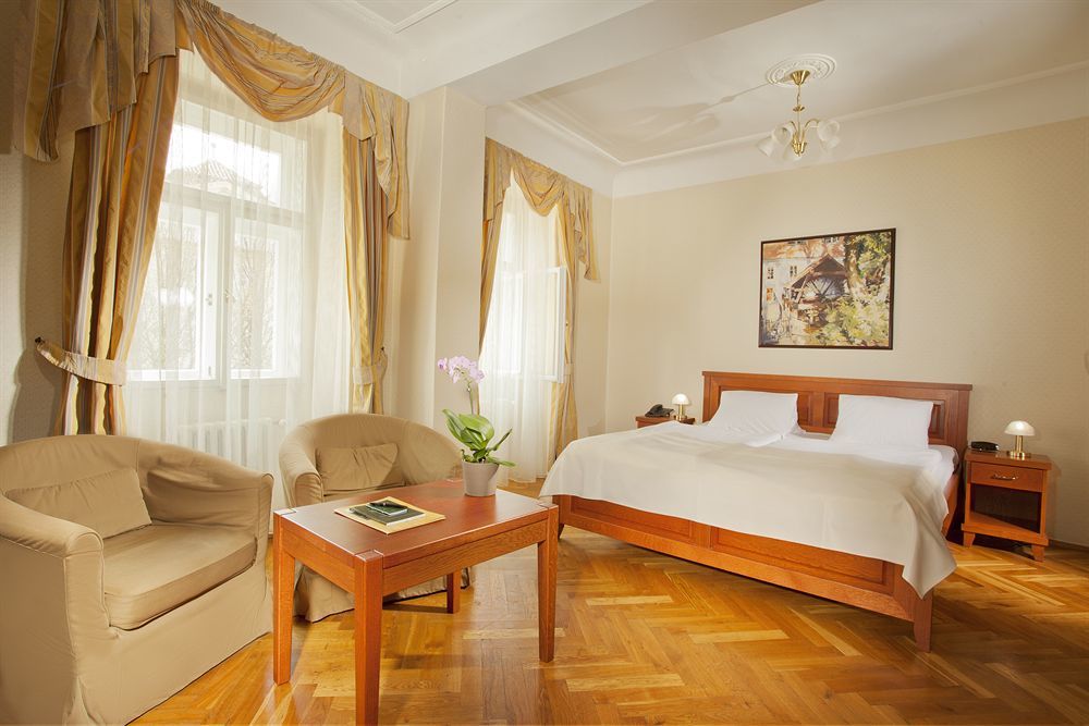 อู ซลาติค นูเซก Hotel ปราก ภายนอก รูปภาพ